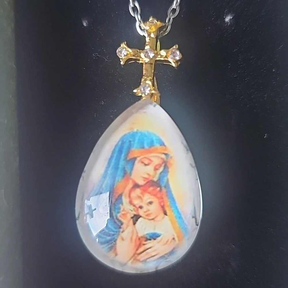 NIB Acrylic Double Sided Mother Mary Holding Baby Jesus Necklace